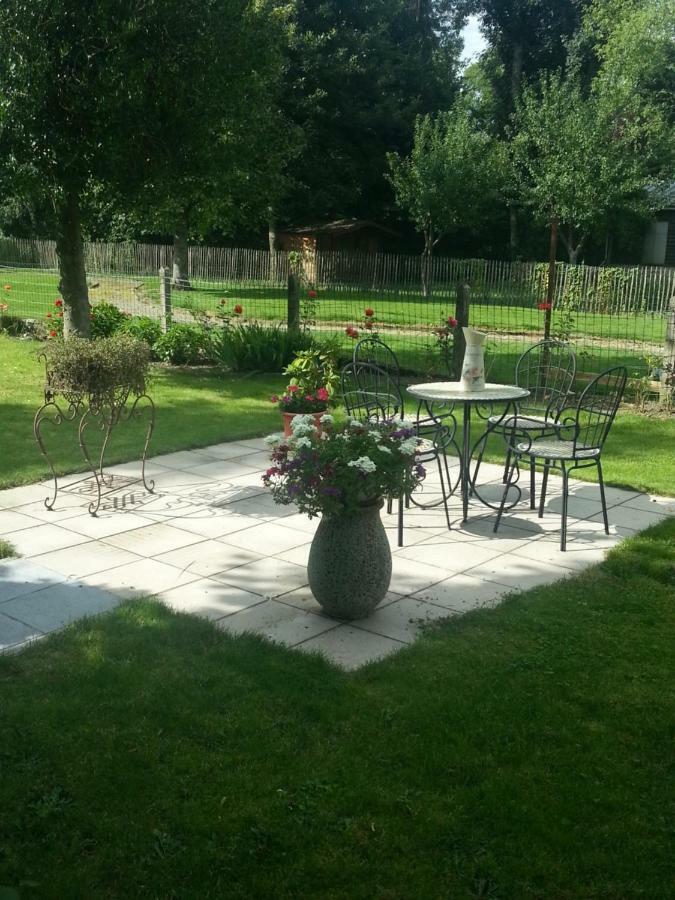 B&B Au Jardin Fleuri Marche-en-Famenne Dış mekan fotoğraf