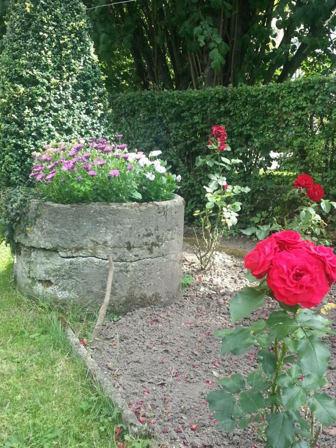 B&B Au Jardin Fleuri Marche-en-Famenne Dış mekan fotoğraf