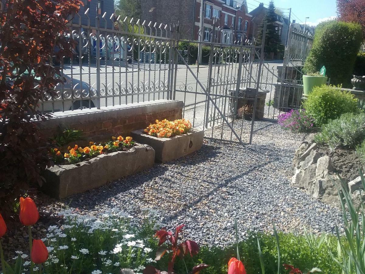 B&B Au Jardin Fleuri Marche-en-Famenne Dış mekan fotoğraf