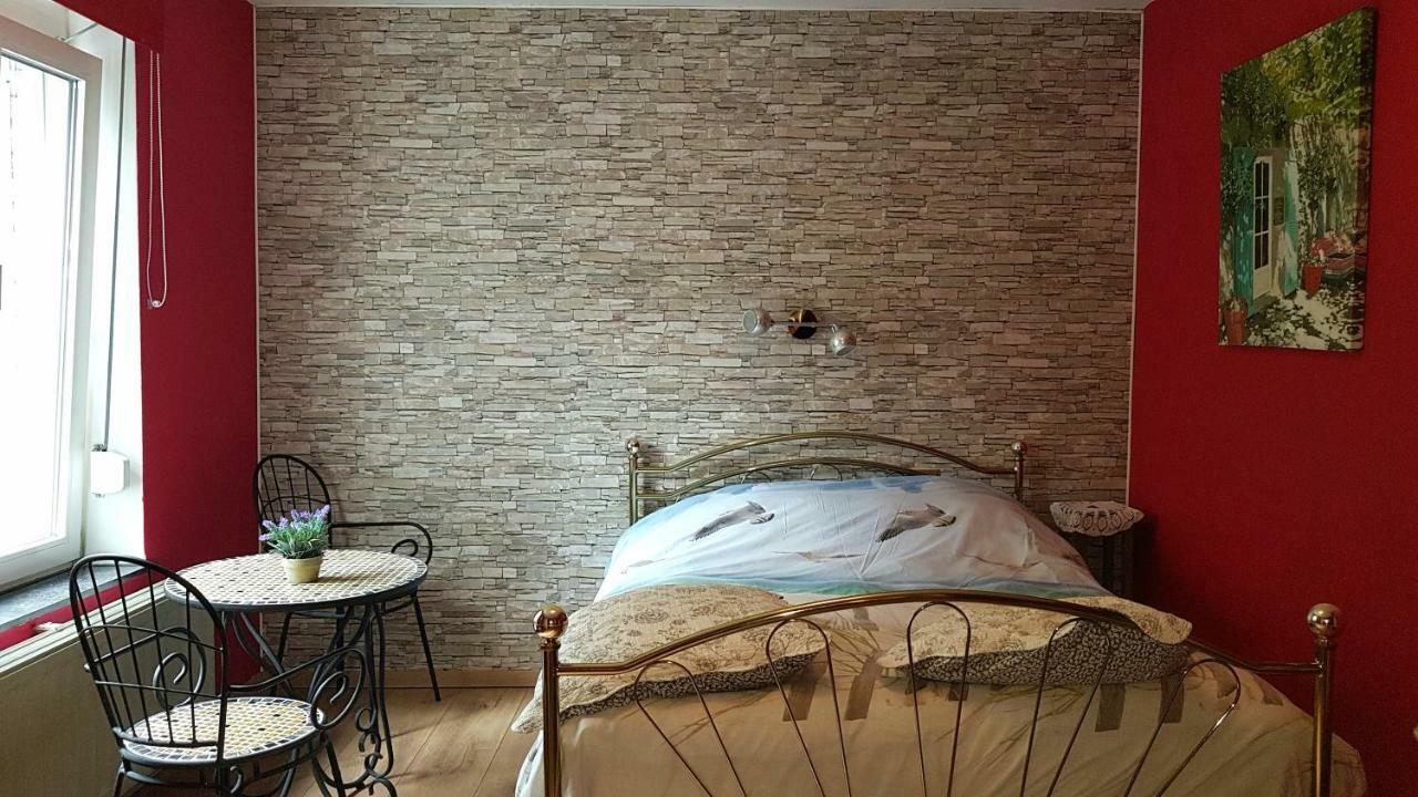 B&B Au Jardin Fleuri Marche-en-Famenne Dış mekan fotoğraf